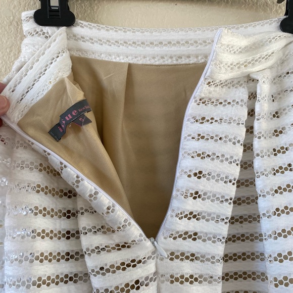 Issue New York Classy and Edgy White Long Skirt and Top Sz S - Picture 5 of 11